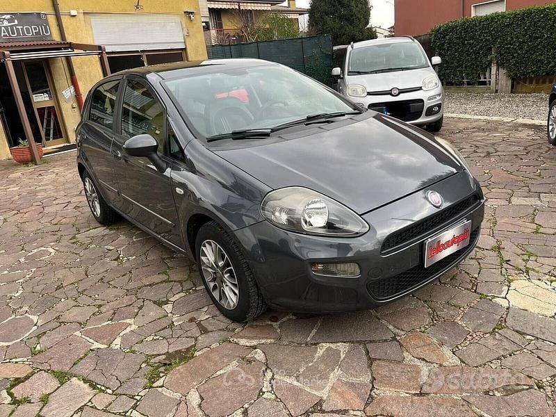 Grigio Usata 2012 Fiat Punto Evo Utilitaria | 2300 € (Super prezzo) - Immagine 1/4