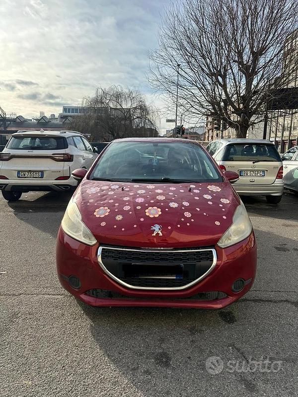 Usata Peugeot 208 68 CV (50 kW) 2012 Rosso Utilitaria