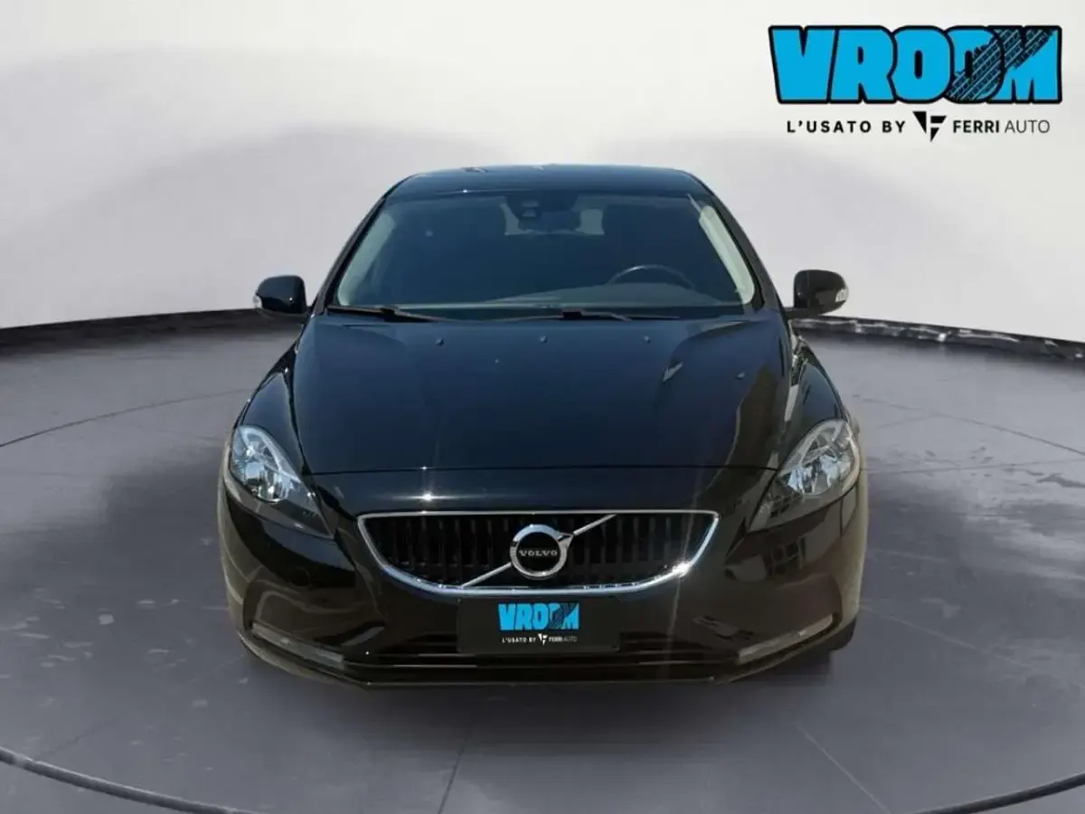 Usata Volvo V40 Kinetic 122 CV (89 kW) 2017 Nero Berlina
