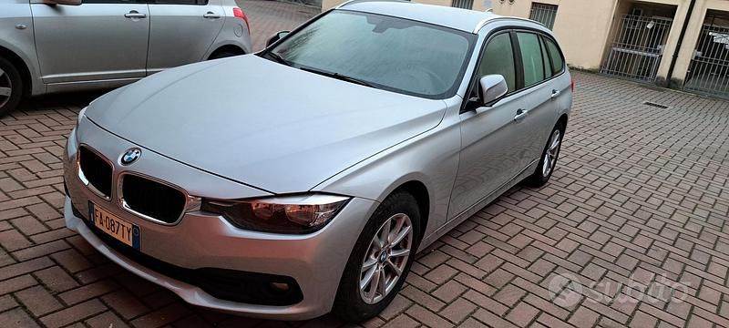 Usata BMW 318 150 CV (110 kW) 2015 Grigio Station wagon