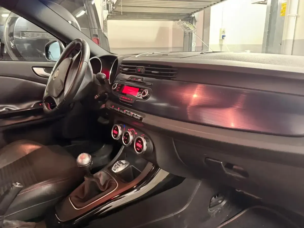 Usata Alfa Romeo Giulietta 170 CV (125 kW) 2011 Rosso Utilitaria