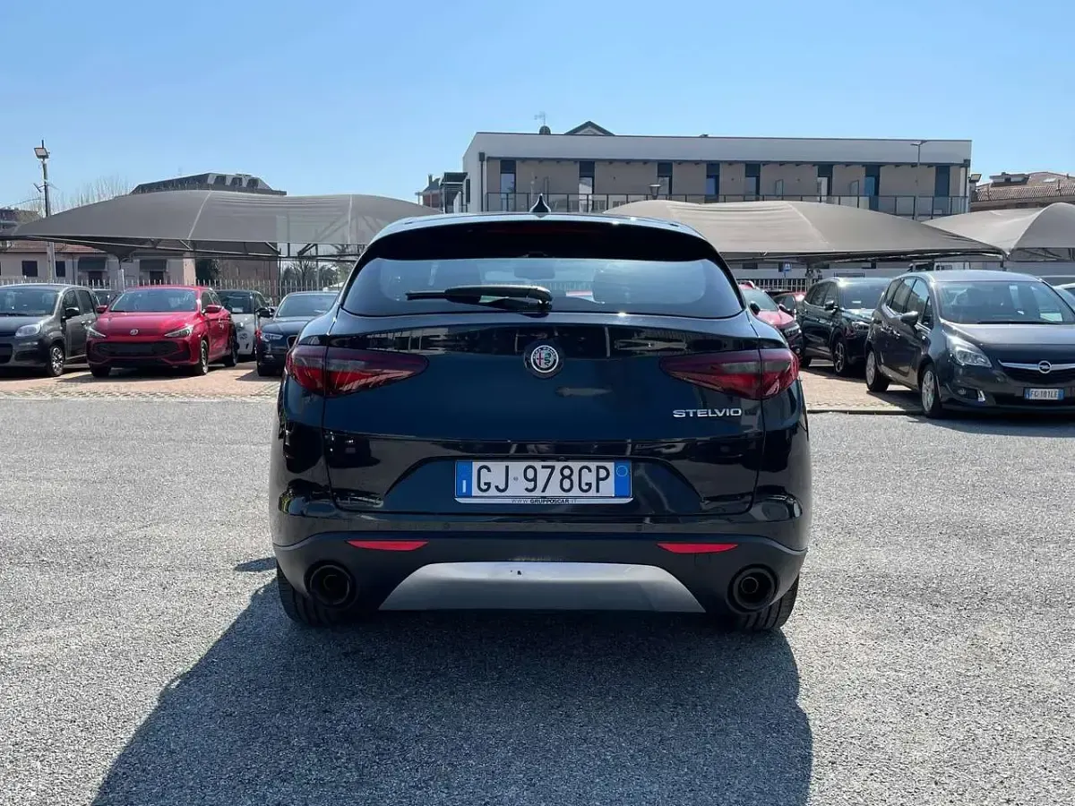 Usata Alfa Romeo Stelvio Business 160 CV (117 kW) 2022 Nero SUV