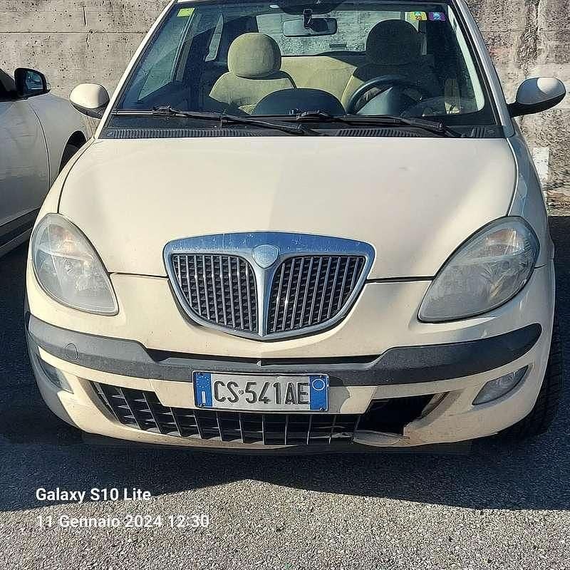 Usata Lancia Ypsilon 69 CV (50 kW) 2004 Beige Utilitaria