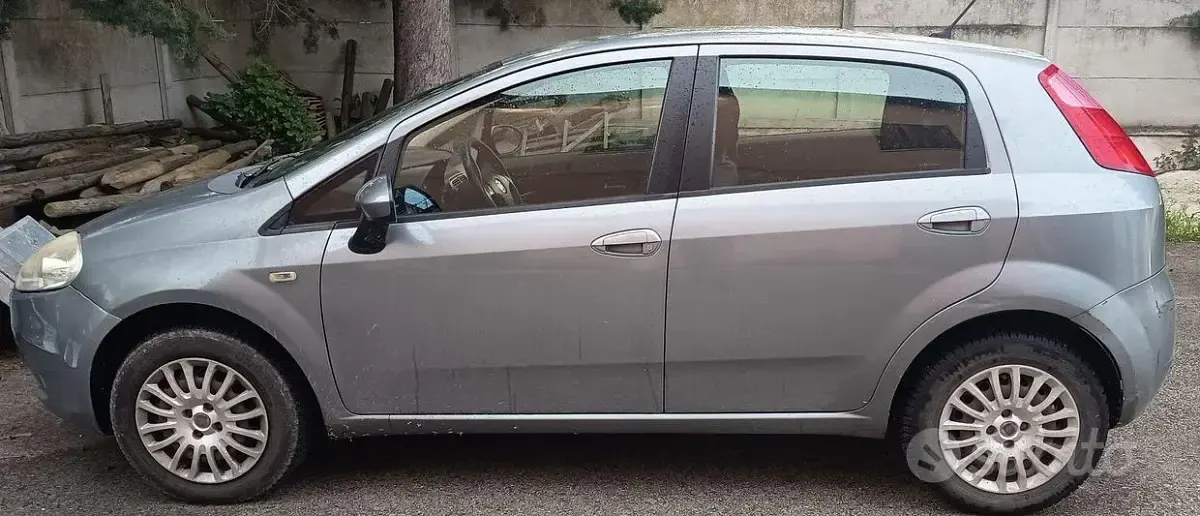 Usata Fiat Grande Punto 77 CV (56 kW) 2009 Grigio Utilitaria