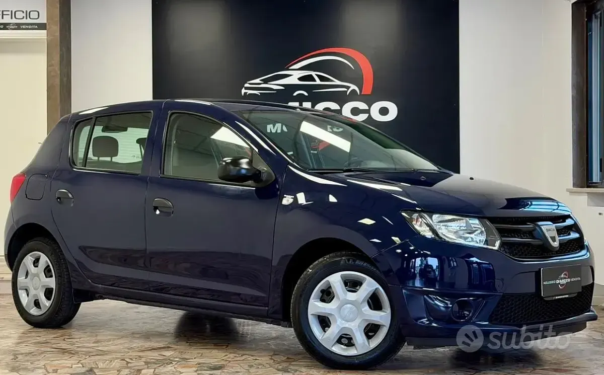 Usata Dacia Sandero Lauréate 75 CV (55 kW) 2014 Blu Berlina