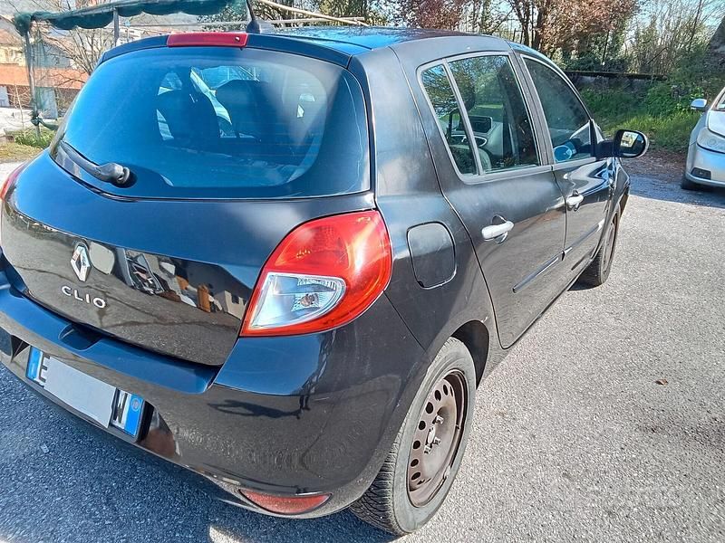Usata Renault Clio II Dynamique 58 CV (42 kW) 2010 Nero Berlina