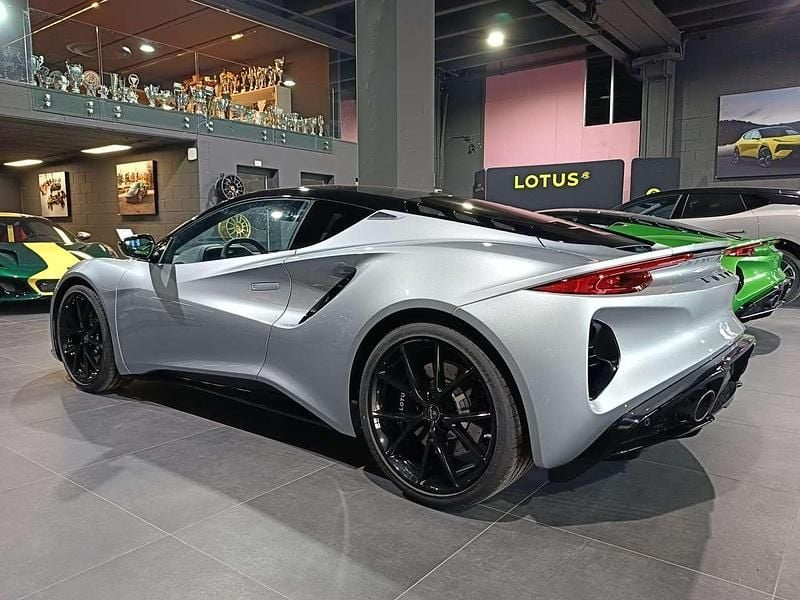 Nuova Lotus Emira 405 CV (297 kW) 2026 Osmius silver Coupé