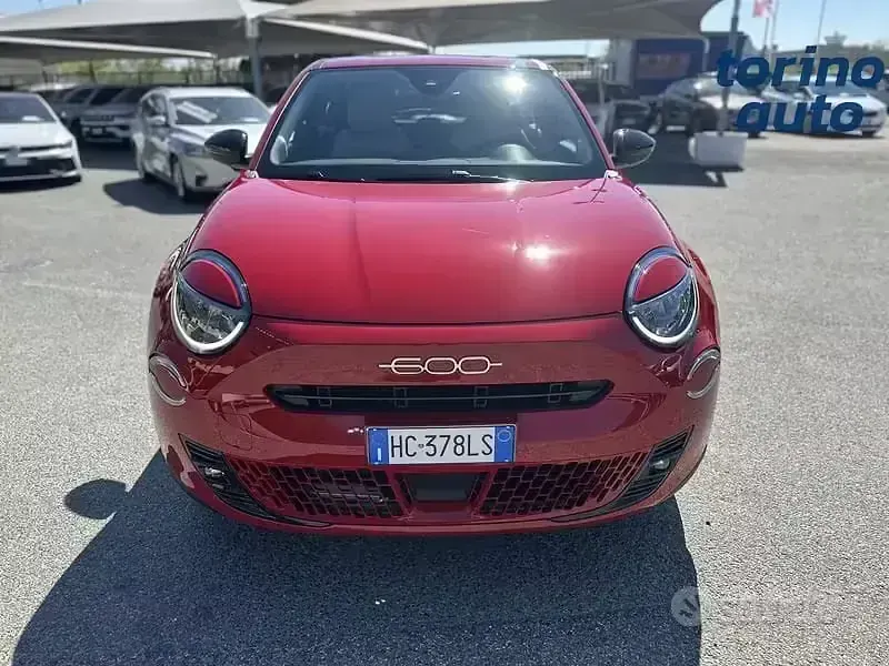 Nuova Fiat 600 Icon 136 CV (100 kW) 2026 Rosso SUV