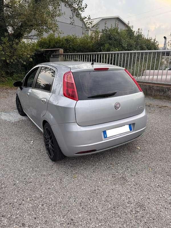 Usata Fiat Grande Punto Dynamic 77 CV (56 kW) 2009 Utilitaria
