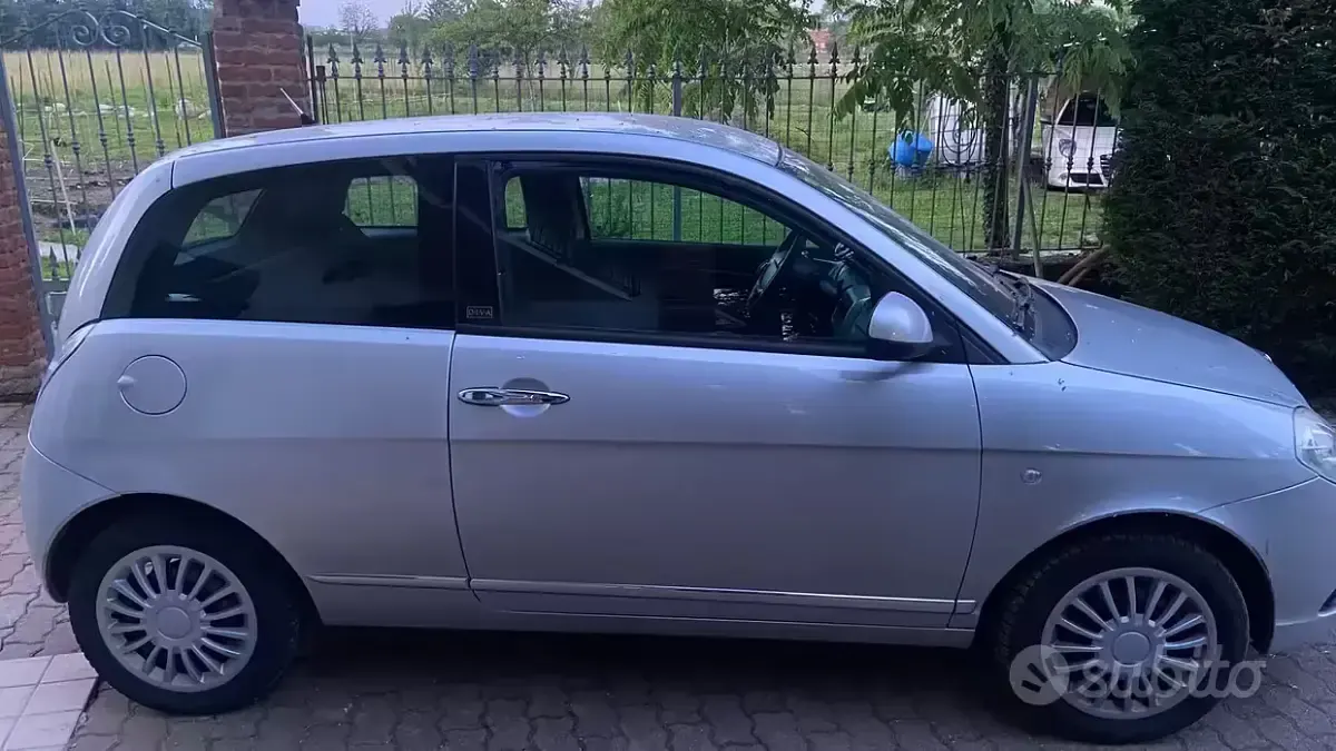 Usata Lancia Ypsilon 77 CV (56 kW) 2011 Grigio Utilitaria