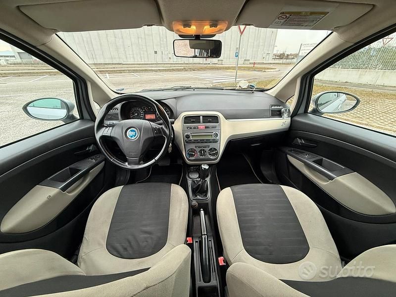 Usata Fiat Grande Punto Active 77 CV (56 kW) 2007 Grigio Utilitaria