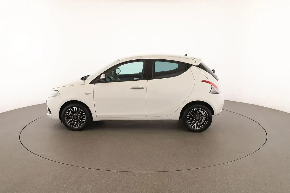 Usata Lancia Ypsilon 70 CV (51 kW) 2016 Bianco Utilitaria