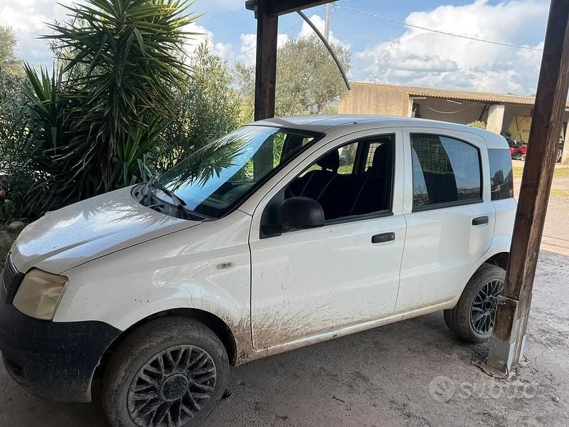 Second-hand Fiat Panda 4x4 60 CP (44 kW) 2011 Alb Hatchback