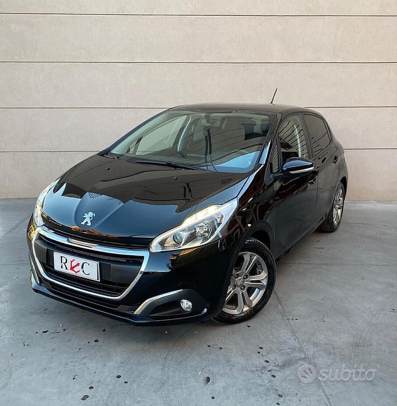 Usata Peugeot 208 Allure 82 CV (60 kW) 2018 Nero Utilitaria