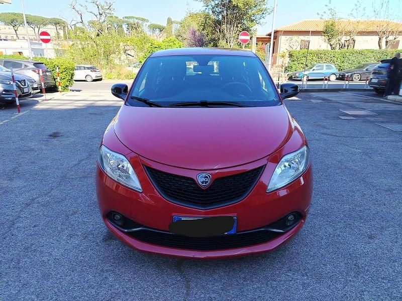 Usata Lancia Ypsilon Silver 69 CV (50 kW) 2021 Rosso Utilitaria