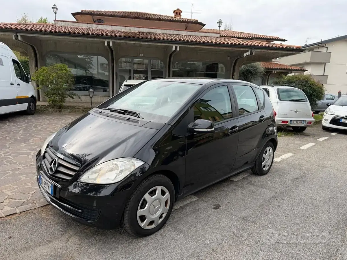 Usata Mercedes A180 Avantgarde 109 CV (80 kW) 2010 Nero Berlina