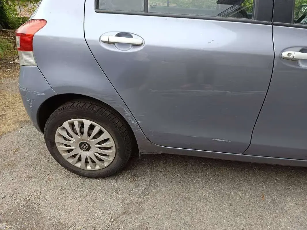 Usata Toyota Yaris Sol 69 CV (50 kW) 2010 Argento Utilitaria