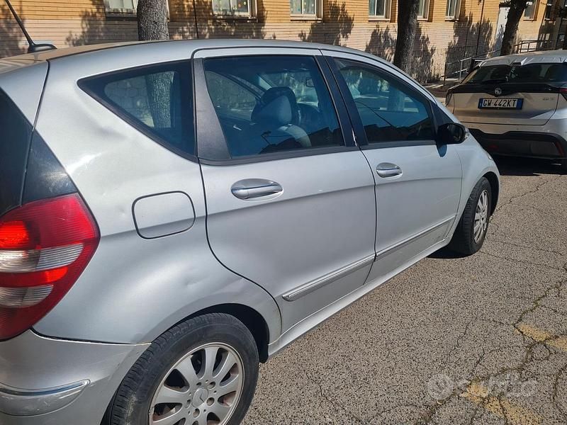Usata Mercedes A180 140 CV (102 kW) 2005 Grigio Berlina
