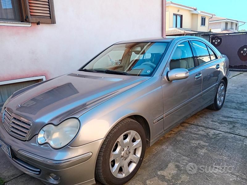 Usata Mercedes C200 122 CV (89 kW) 2005 Grigio Berlina