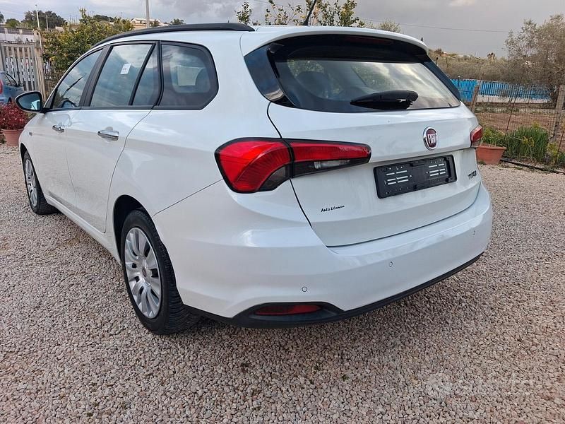 Usata Fiat Tipo 120 CV (88 kW) 2018 Bianco Station wagon