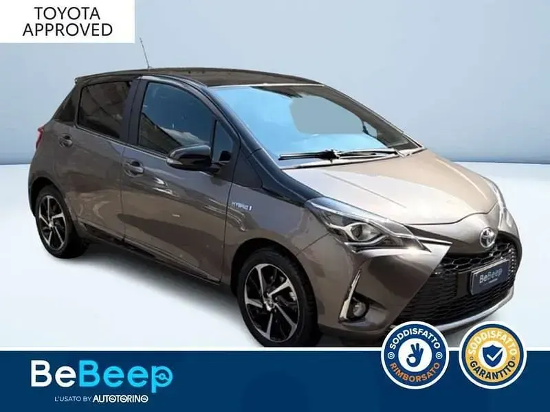 Usata Toyota Yaris Lounge 73 CV (53 kW) 2020 Bronzo metallizzato Utilitaria