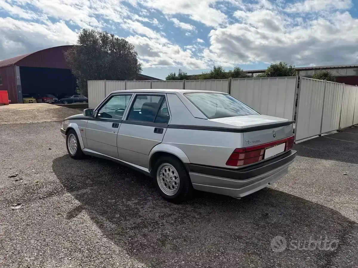 Usata Alfa Romeo 75 148 CV (108 kW) 1992 Berlina