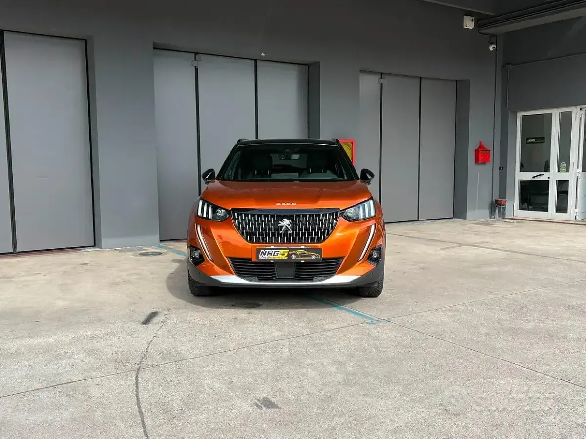 Usata Peugeot 2008 GT-line 102 CV (75 kW) 2020 Giallo SUV