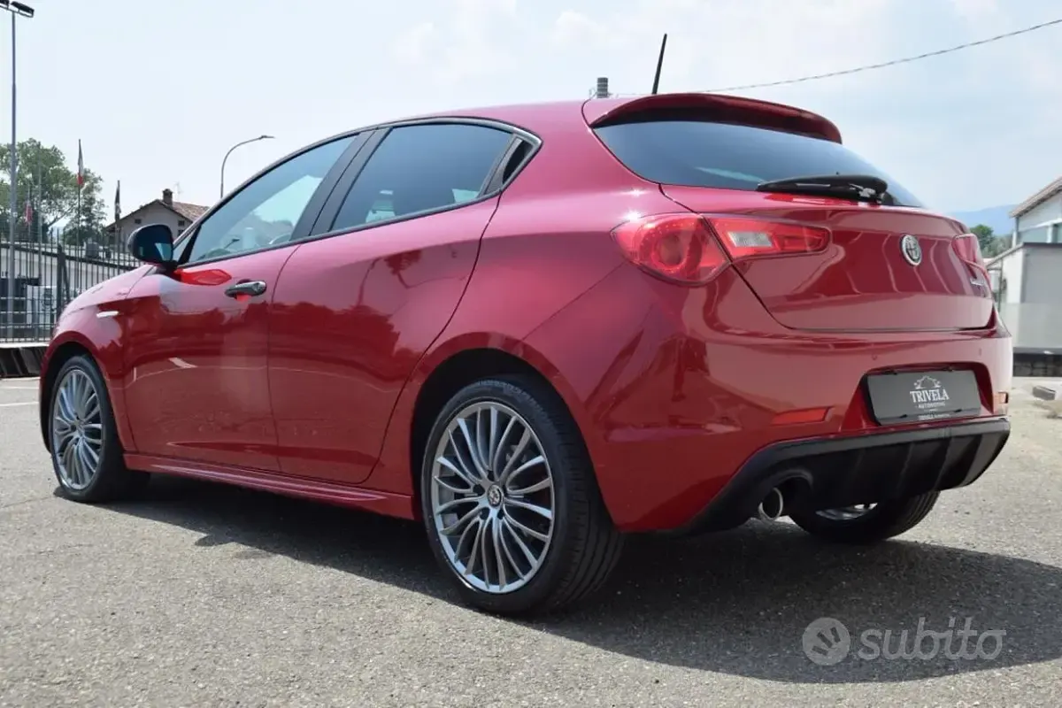 Usata Alfa Romeo Giulietta 120 CV (88 kW) 2017 Rosso Utilitaria