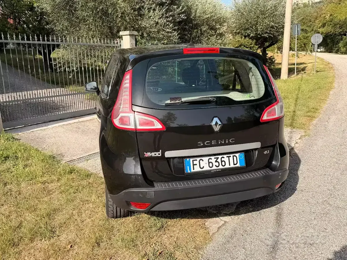 Usata Renault Scénic 110 CV (80 kW) 2009 Nero Monovolume