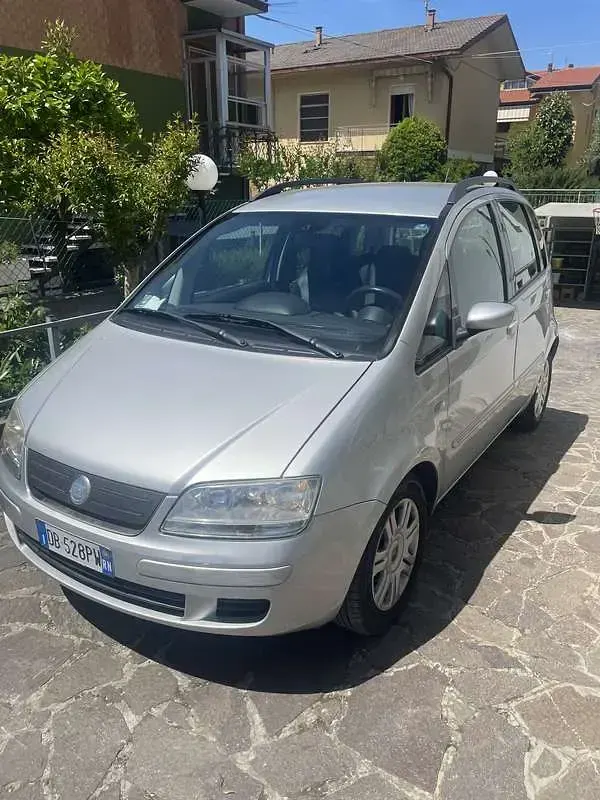 Usata Fiat Idea Dynamic 69 CV (50 kW) 2006 Grigio Monovolume