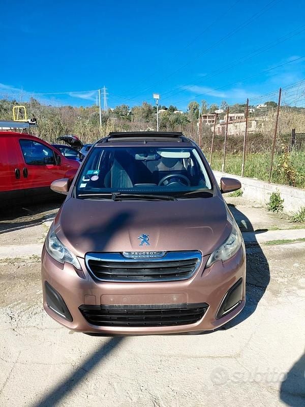 Usata Peugeot 108 Allure 69 CV (50 kW) 2015 Marrone Utilitaria