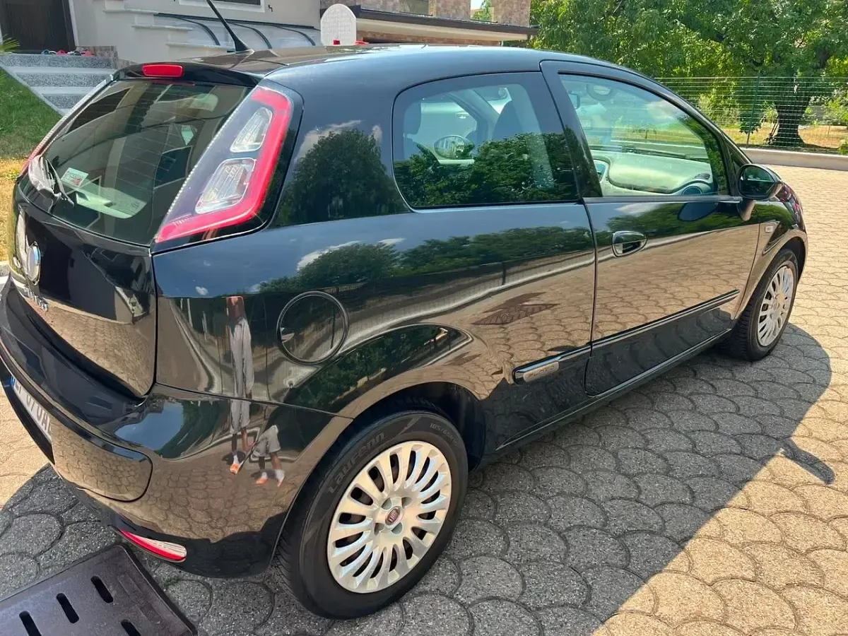 Usata Fiat Grande Punto 75 CV (55 kW) 2010 Nero Utilitaria