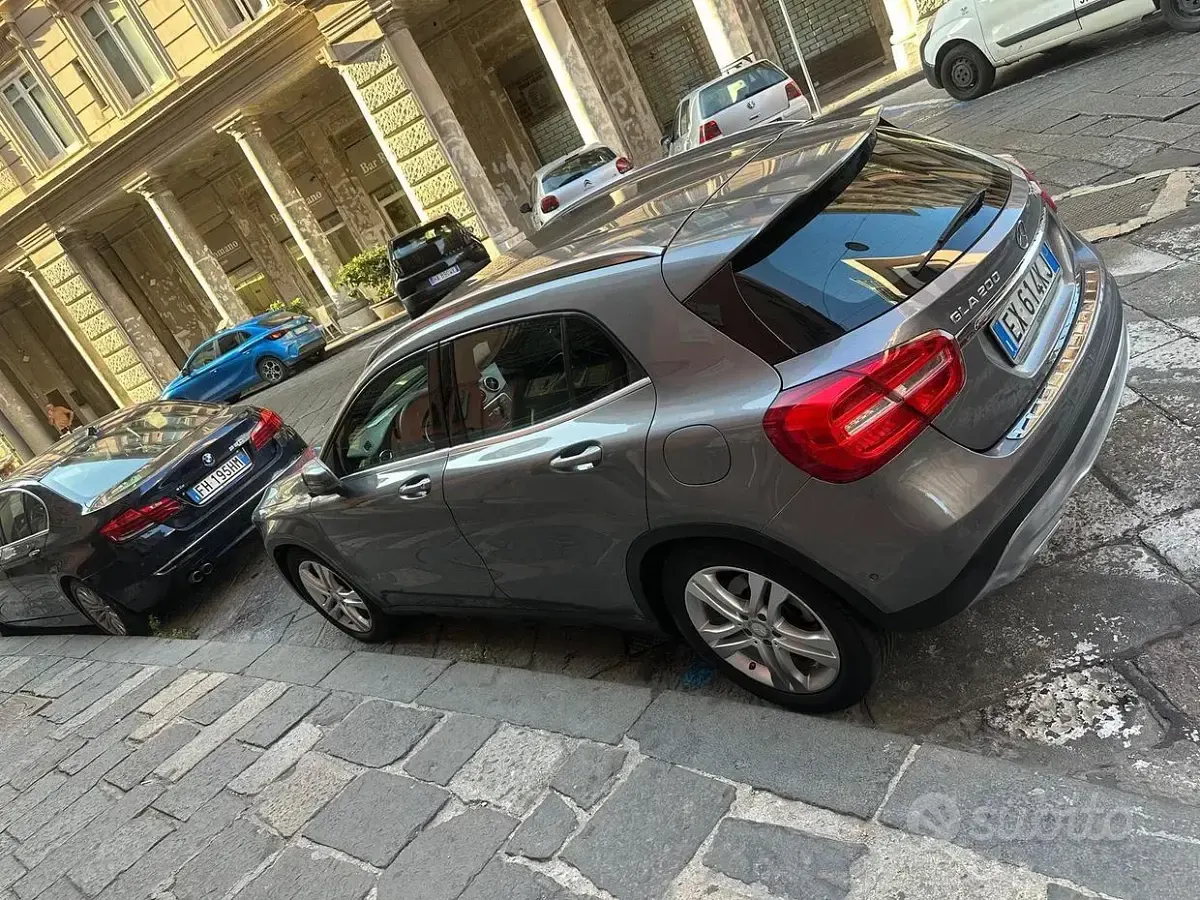 Usata Mercedes GLA200 136 CV (100 kW) 2014 Grigio SUV