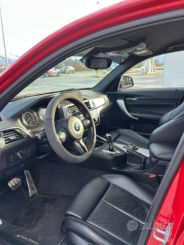 Begagnad BMW 118 Efficient Dynamics 190 HK (139 kW) 2018 Röd Halvkombi