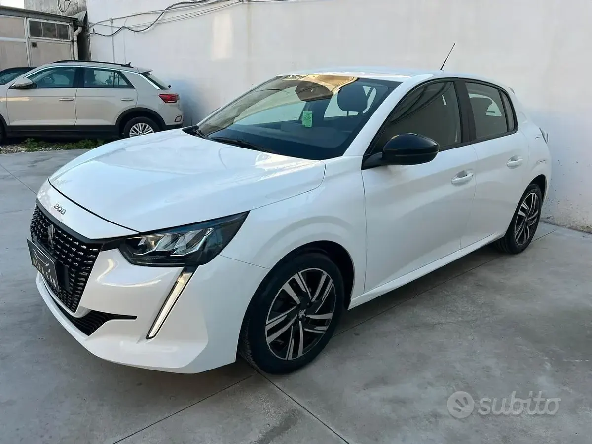 Usata Peugeot 208 102 CV (75 kW) 2023 Bianco Utilitaria