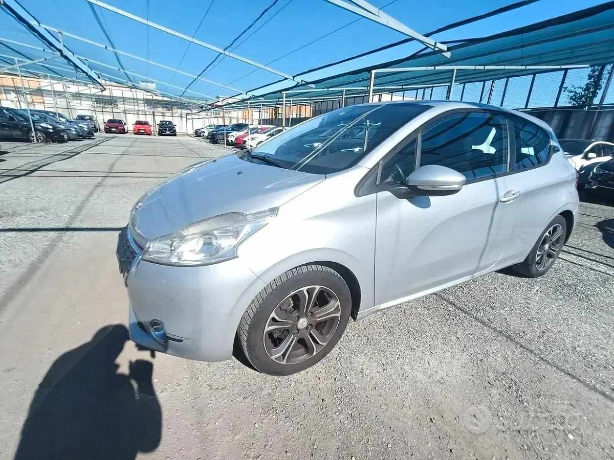 Usata Peugeot 208 Active 82 CV (60 kW) 2014 Grigio Utilitaria
