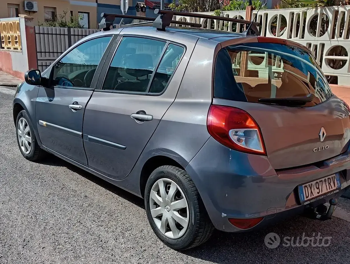 Usata Renault Clio II 68 CV (50 kW) 2009 Grigio Berlina
