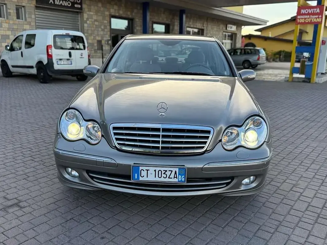 Usata Mercedes C320 Elegance 218 CV (160 kW) 2006 Berlina
