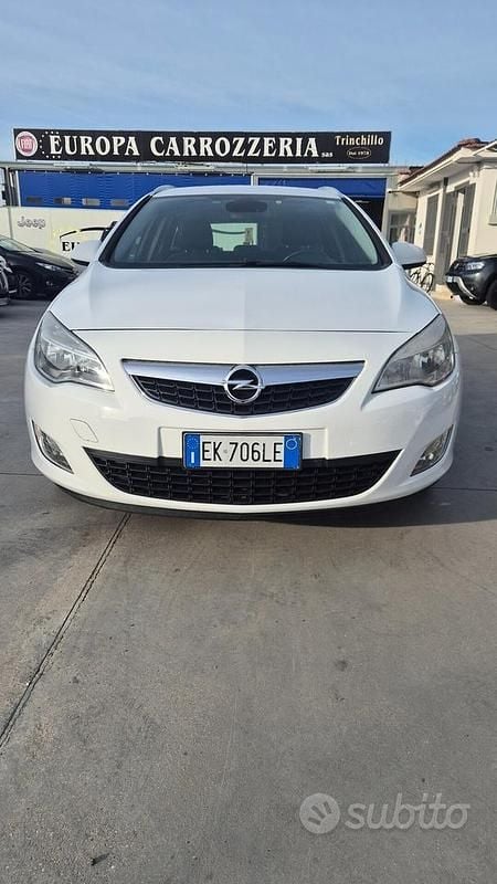 Usata Opel Astra Cosmo 110 CV (80 kW) 2012 Bianco Station wagon