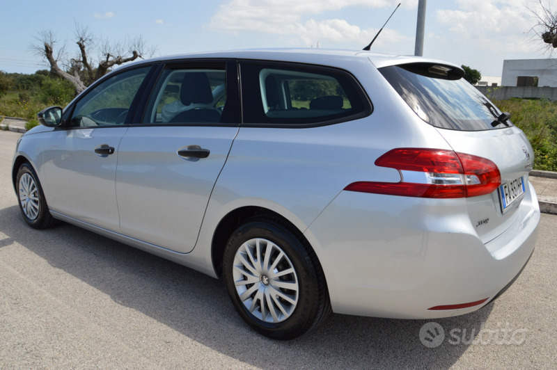 Usato 2015 Peugeot 308 1.6 Diesel 92 CV (4.999 €)