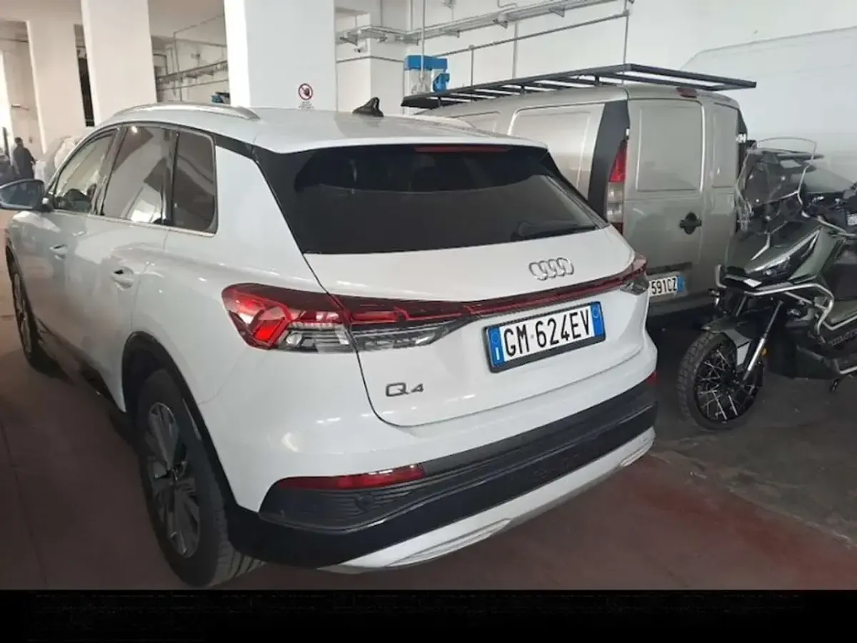 Usata Audi Q4 e-tron Business 69 kW (95 CV) 2022 Bianco SUV