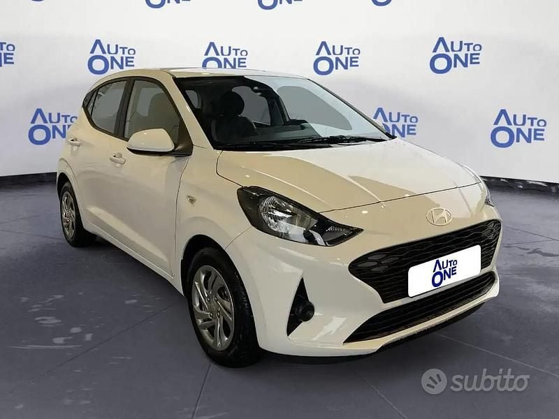 Bianco Usata 2024 Hyundai i10 Utilitaria | 12.400 € (Ottimo prezzo) - Immagine 1/4