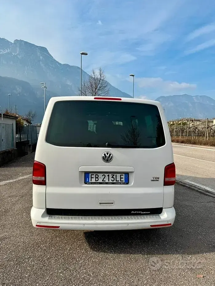Usata VW Multivan 180 CV (132 kW) 2012 Bianco Monovolume