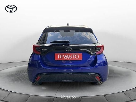 Nuova Toyota Yaris Hybrid Lounge 131 CV (96 kW) 2026 Blu Berlina