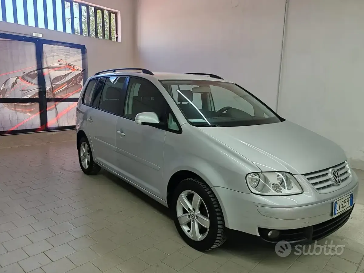 Usata VW Touran 105 CV (77 kW) 2005 Grigio Monovolume