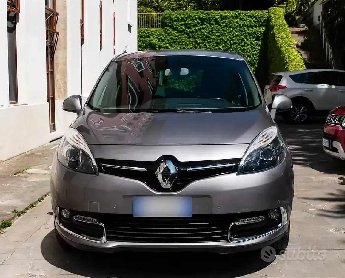 Usata Renault Scenic E-Tech XMOD 100 CV (73 kW) 2014 Grigio Berlina