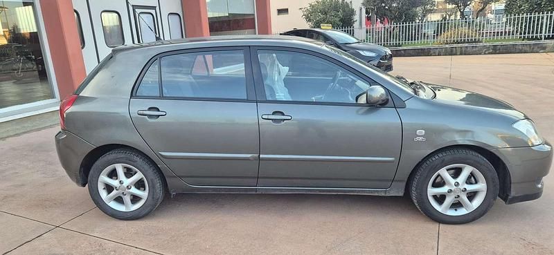 Usata Toyota Corolla 90 CV (66 kW) 2003 Grigio
