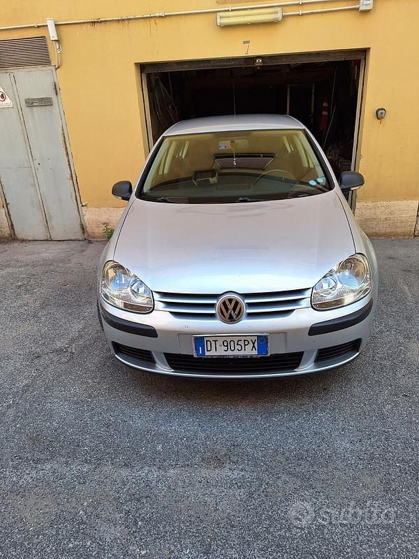 Grigio Usata 2008 VW Golf V Tre volumi | 4200 € (Ottimo prezzo) - Immagine 1/4