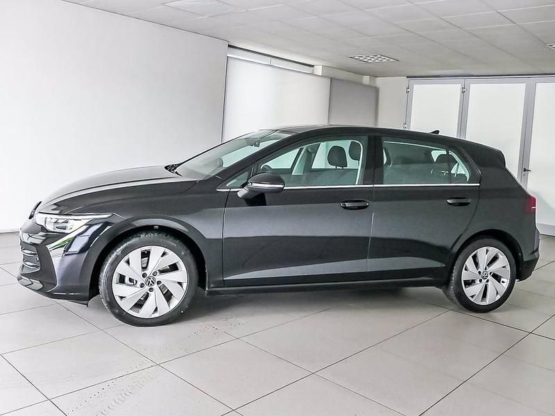 Usata VW Golf VIII Style 150 CV (110 kW) 2025 Grenadill black metallizzato Berlina