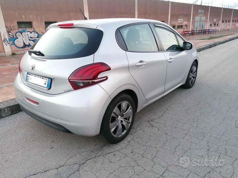 Usato 2018 Peugeot 208 1.6 Diesel 75 CV (10.000 €)